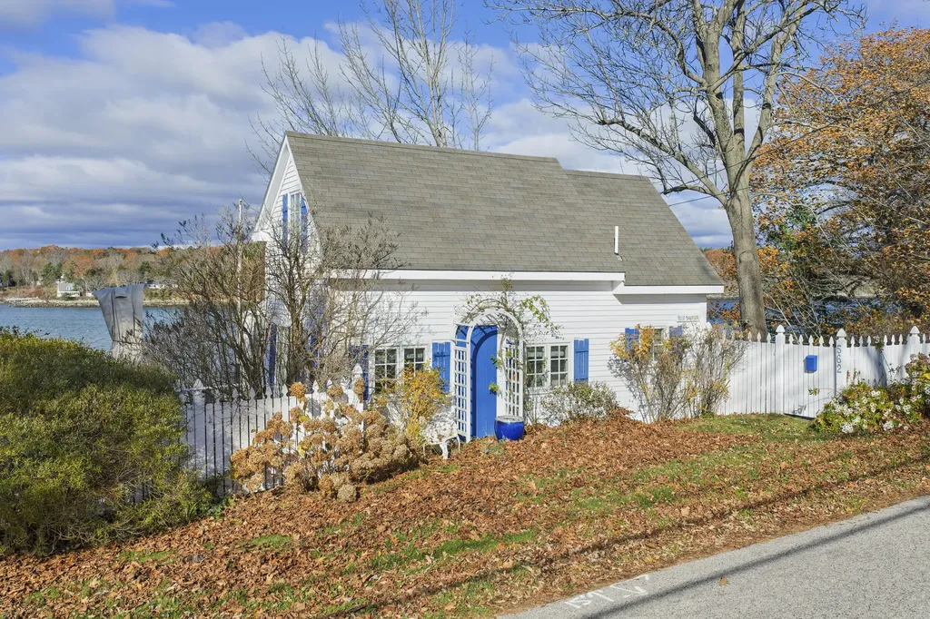 562 Island Avenue Portland ME 04108