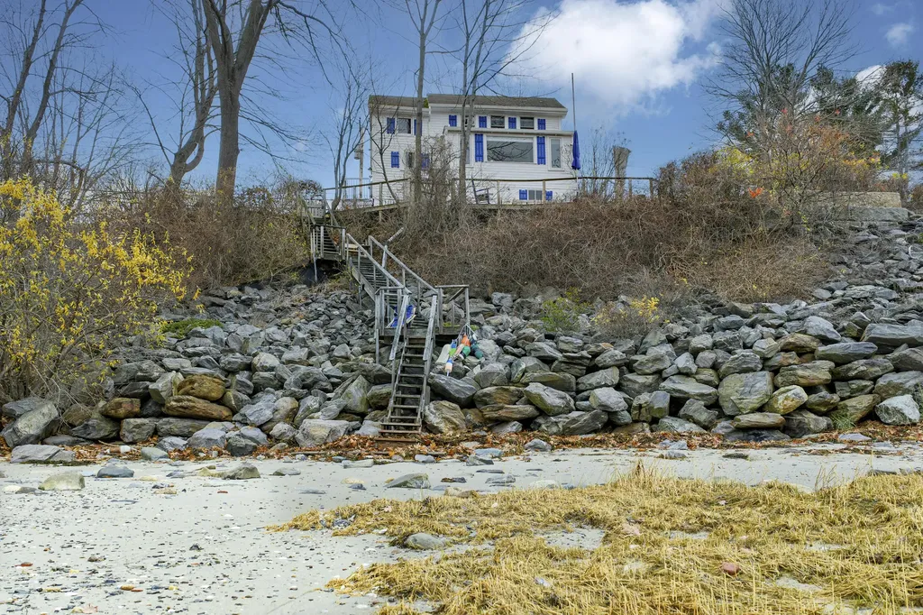 562 Island Avenue Portland ME 04108