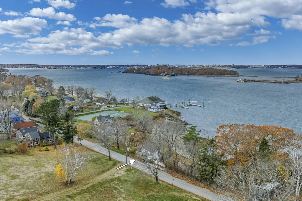 562 Island Avenue Portland ME 04108