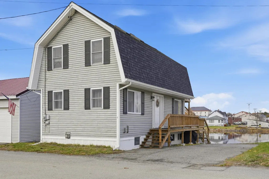 6 Mattanawcook Street Lincoln ME 04457