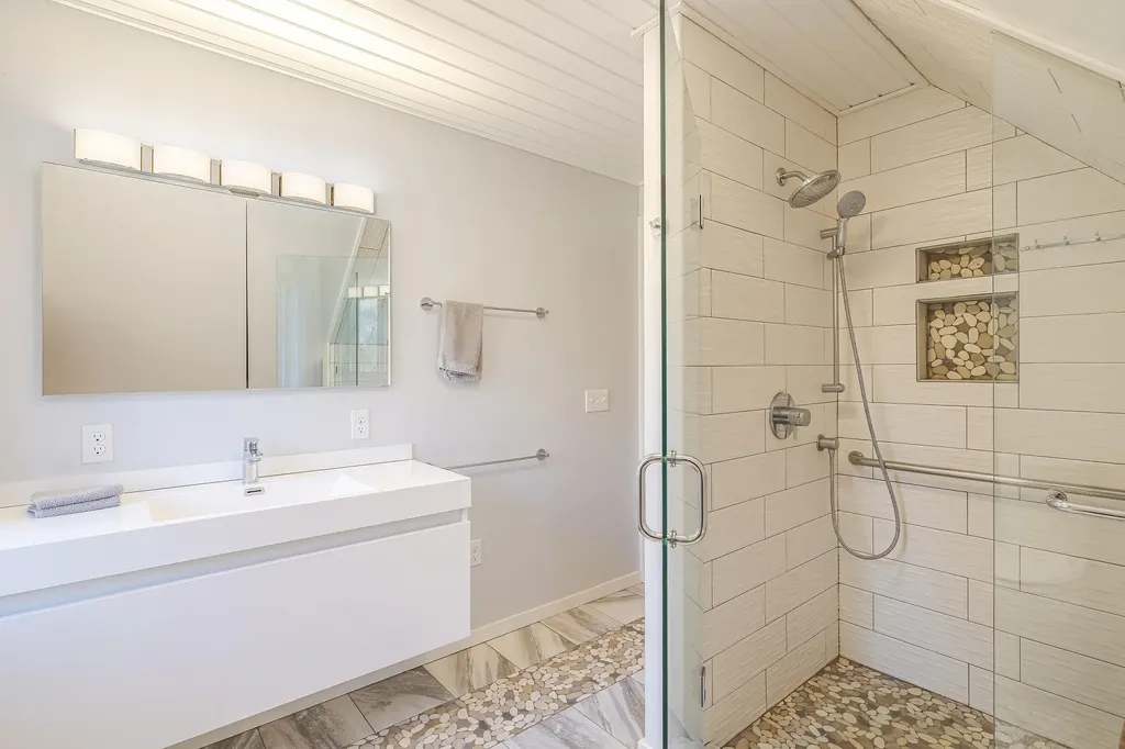 15 Southwest Harbor Road Deer Isle ME 04627