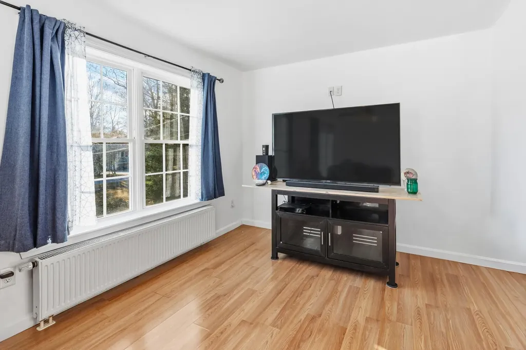 78 High Point Place Bradley ME 04411