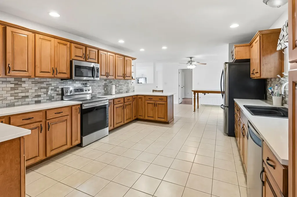 78 High Point Place Bradley ME 04411
