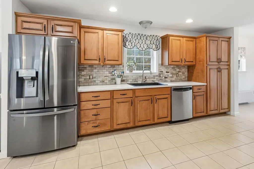 78 High Point Place Bradley ME 04411