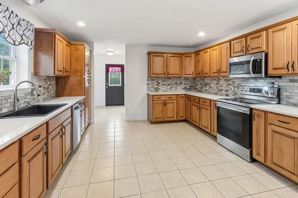 78 High Point Place Bradley ME 04411