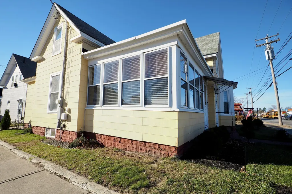 1013 Main Street Sanford ME 04073