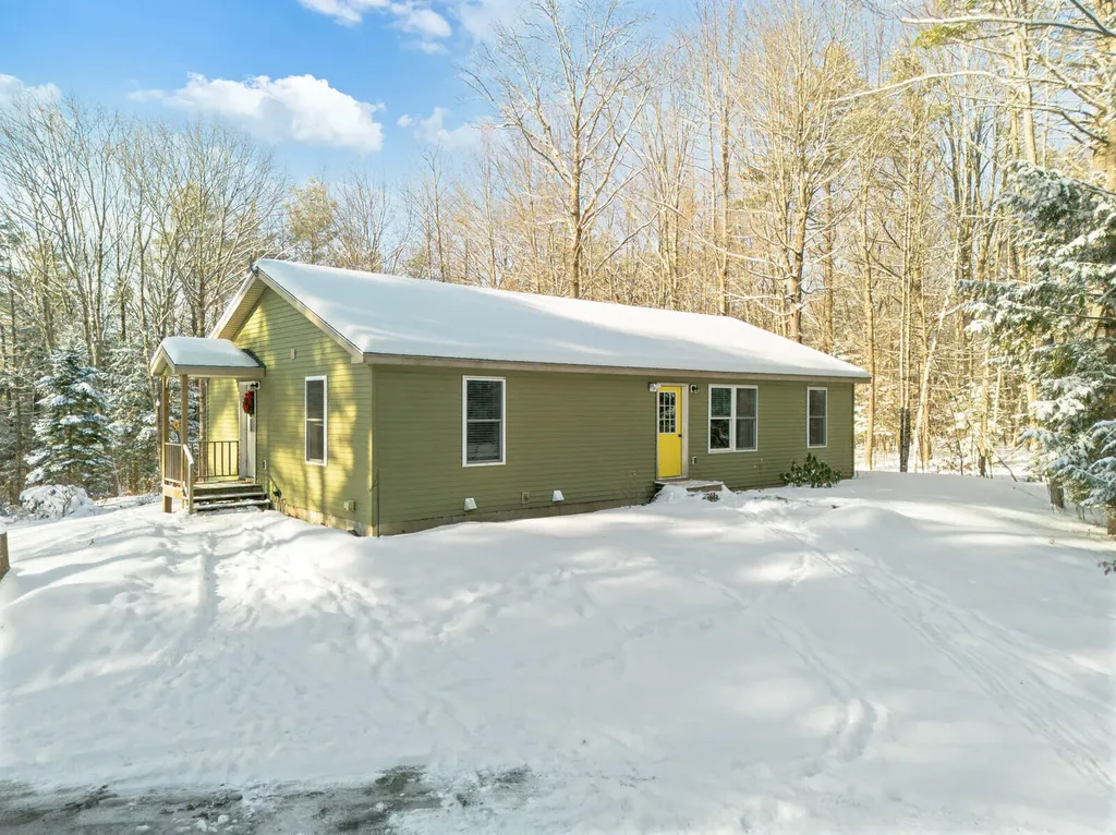 128 S Taylor Road Mount Vernon ME 04352