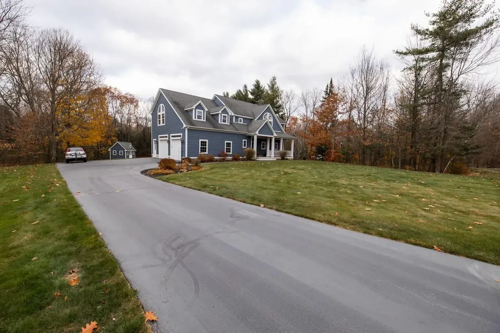 18 Victoria Lane Windham ME 04062