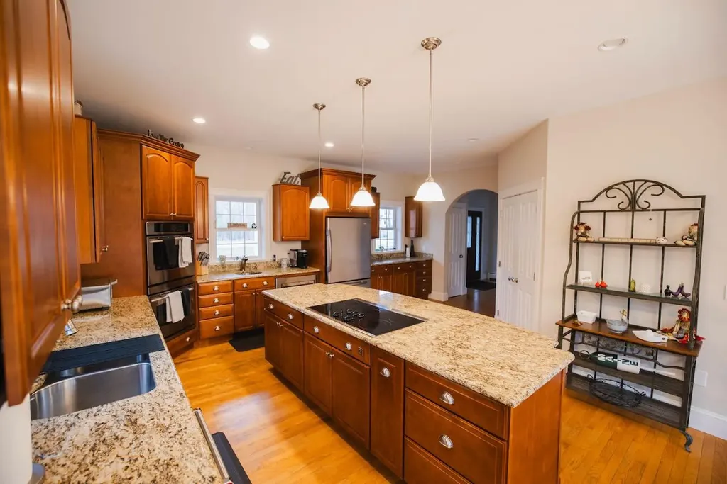 18 Victoria Lane Windham ME 04062