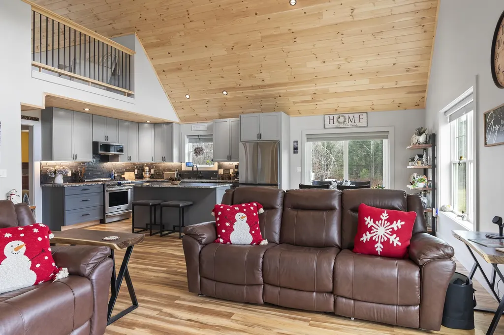 145 E Pond Road Nobleboro ME 04555