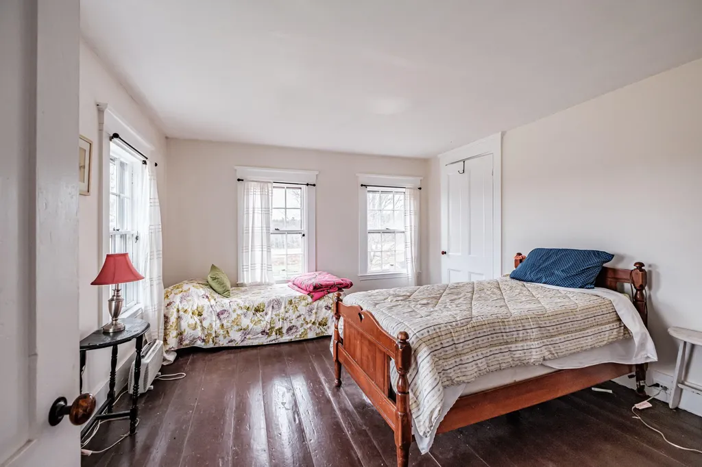 195 Pleasant Street Oxford ME 04270