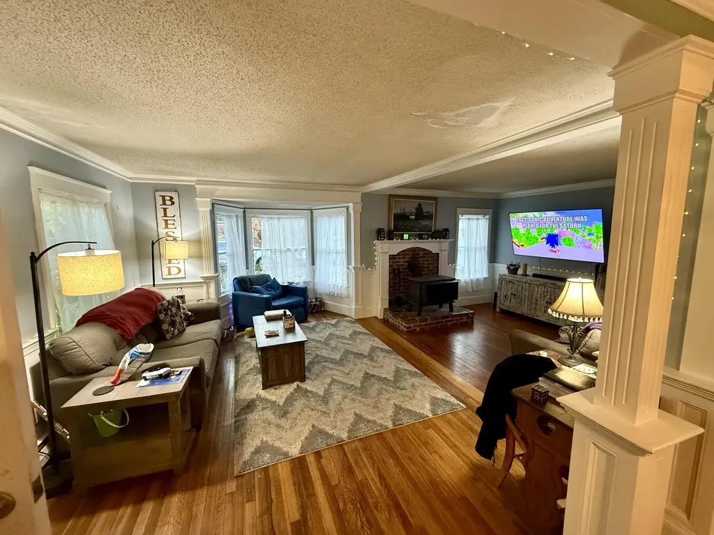 7 Old Lewiston Road Monmouth ME 04265