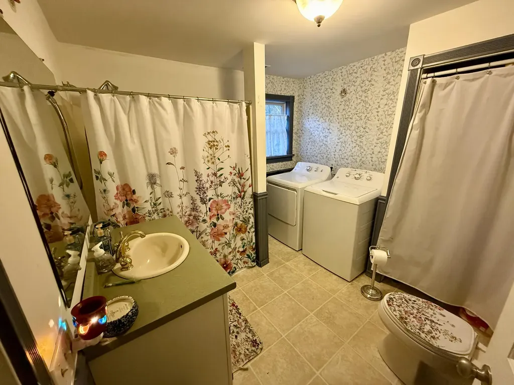 7 Old Lewiston Road Monmouth ME 04265