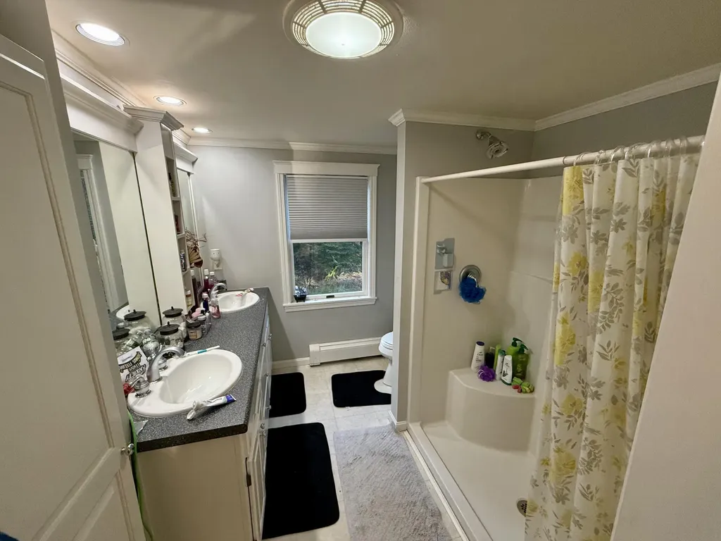 7 Old Lewiston Road Monmouth ME 04265