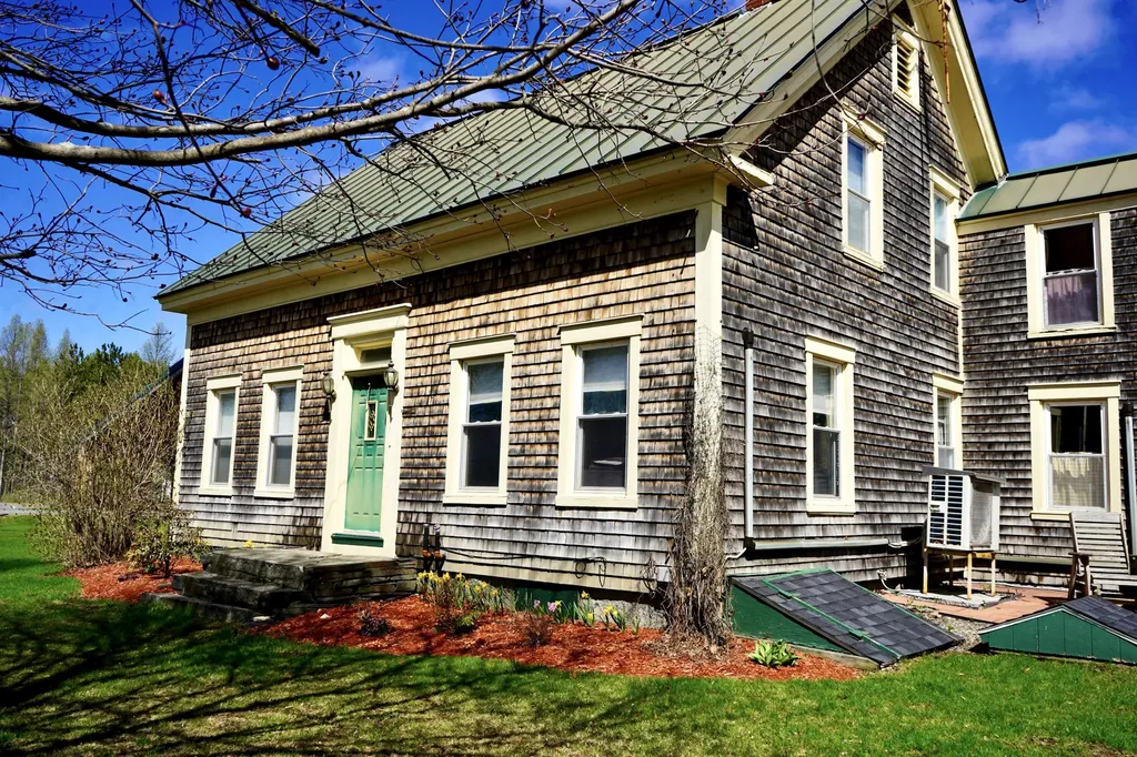 448 Elm Street Newport ME 04953