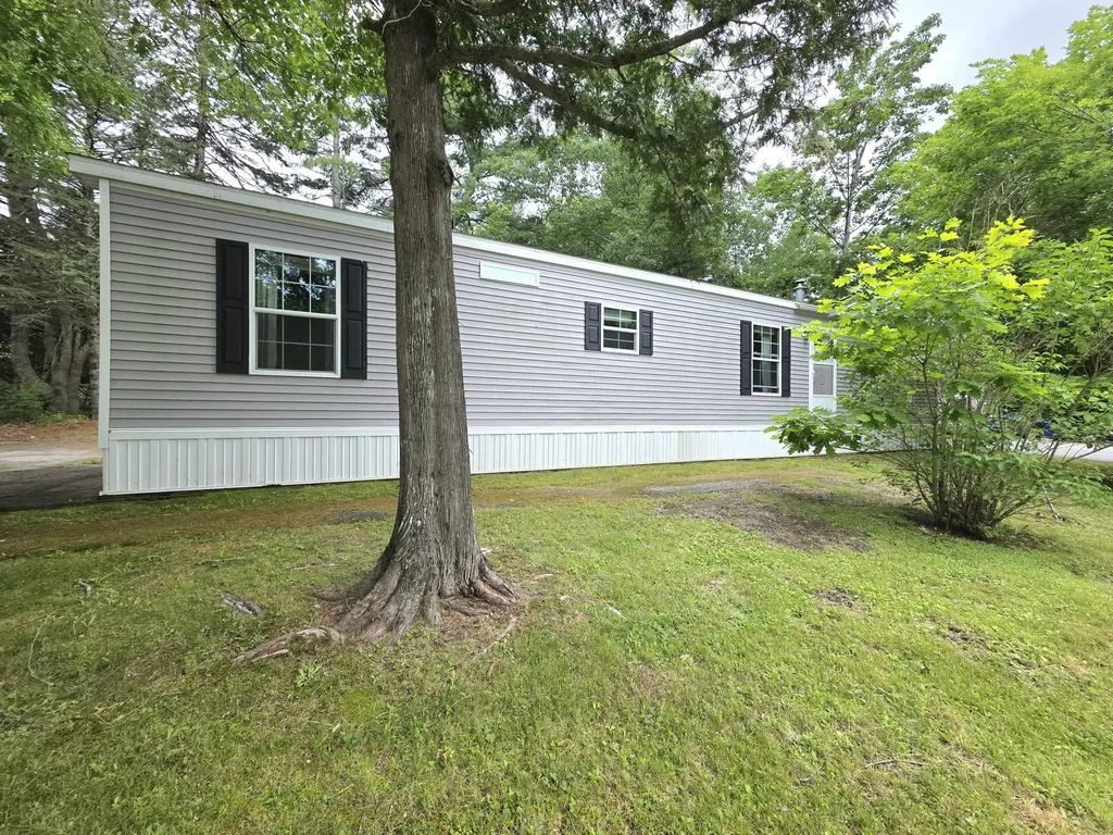 21 Robin Hood Circle Bucksport ME 04416