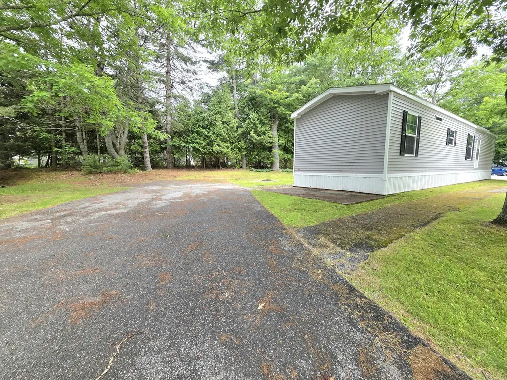 21 Robin Hood Circle Bucksport ME 04416