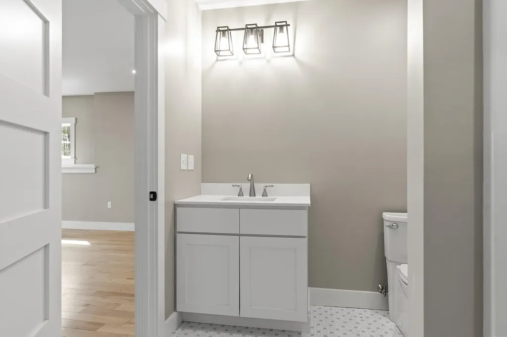 31 Viking Way Bristol ME 04539