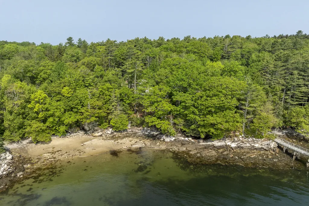 31 Viking Way Bristol ME 04539