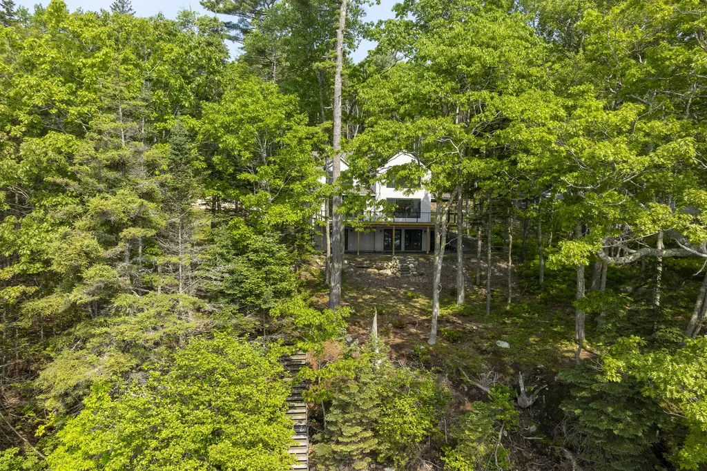 31 Viking Way Bristol ME 04539