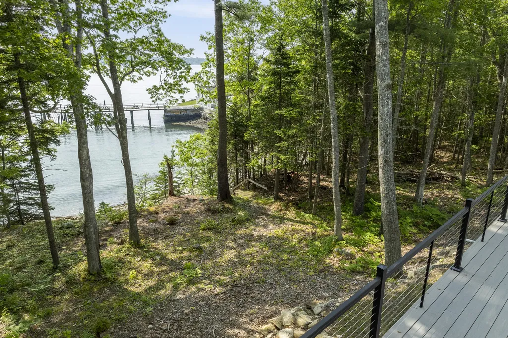 31 Viking Way Bristol ME 04539