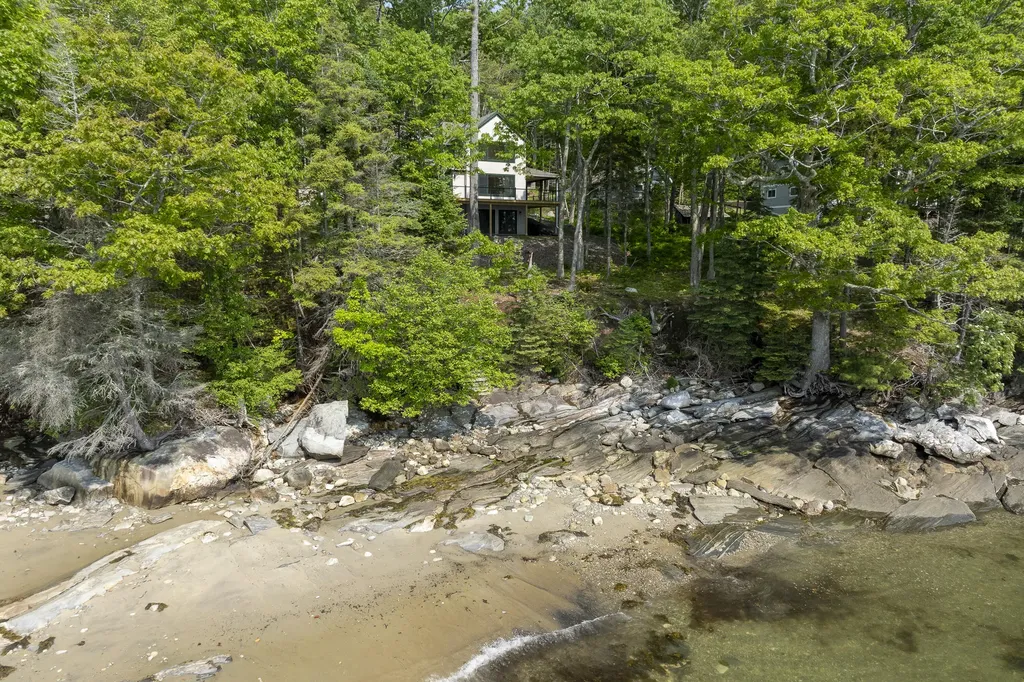 31 Viking Way Bristol ME 04539
