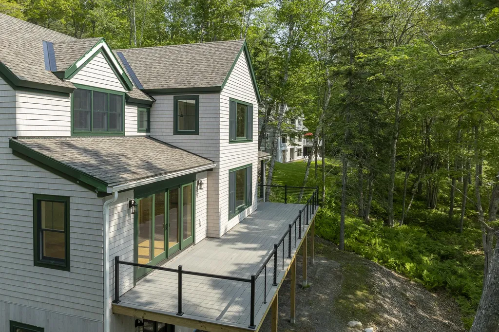 31 Viking Way Bristol ME 04539