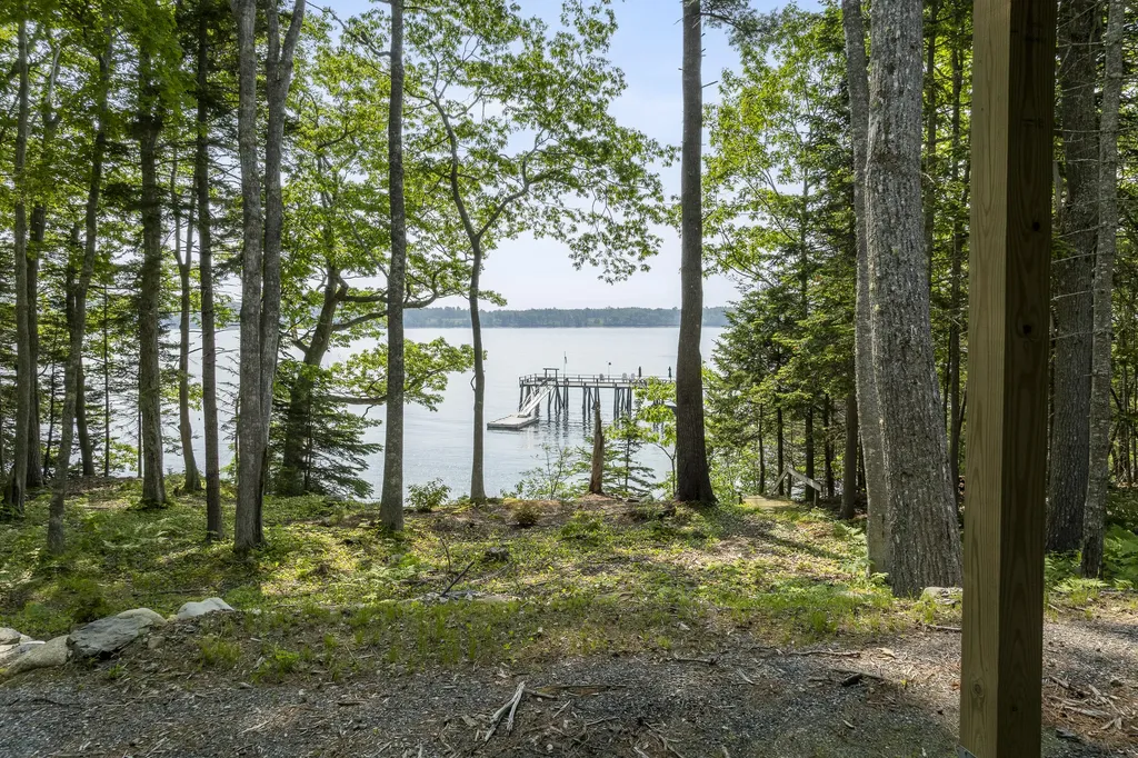 31 Viking Way Bristol ME 04539