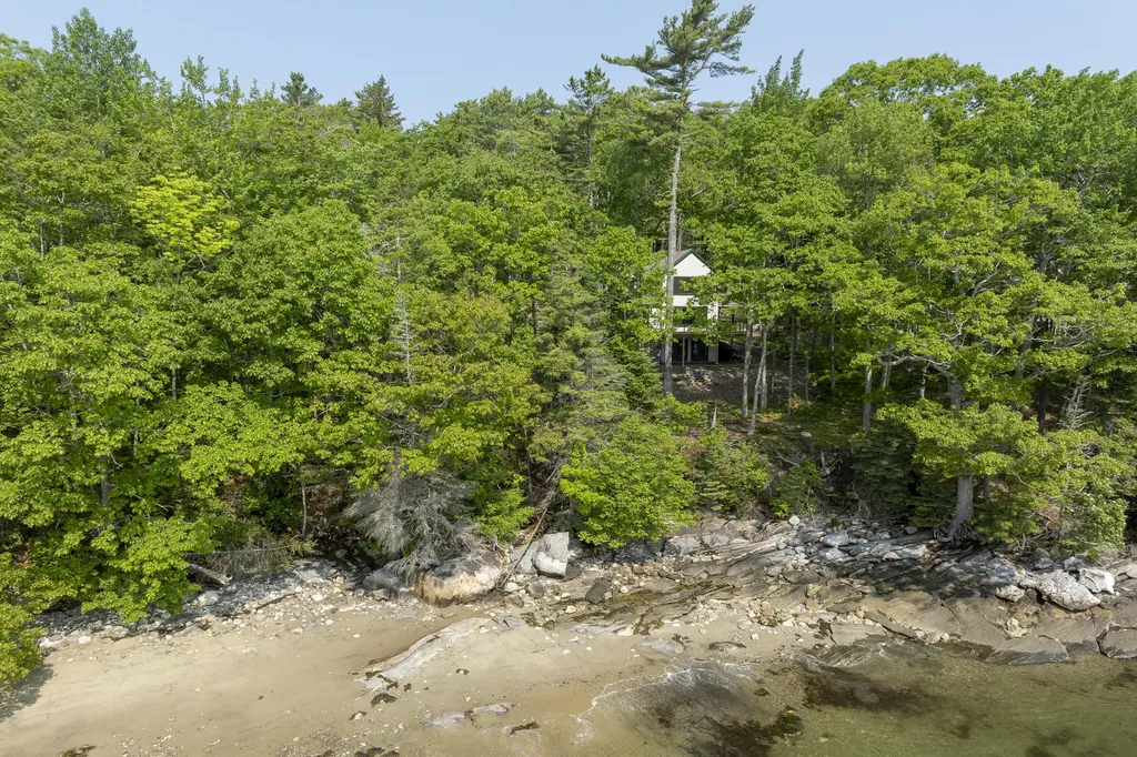 31 Viking Way Bristol ME 04539