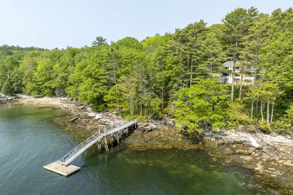 31 Viking Way Bristol ME 04539