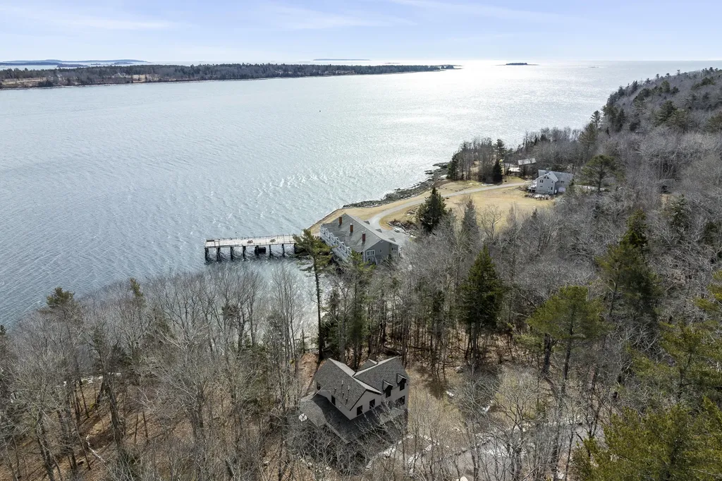 31 Viking Way Bristol ME 04539