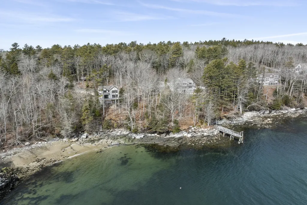 31 Viking Way Bristol ME 04539