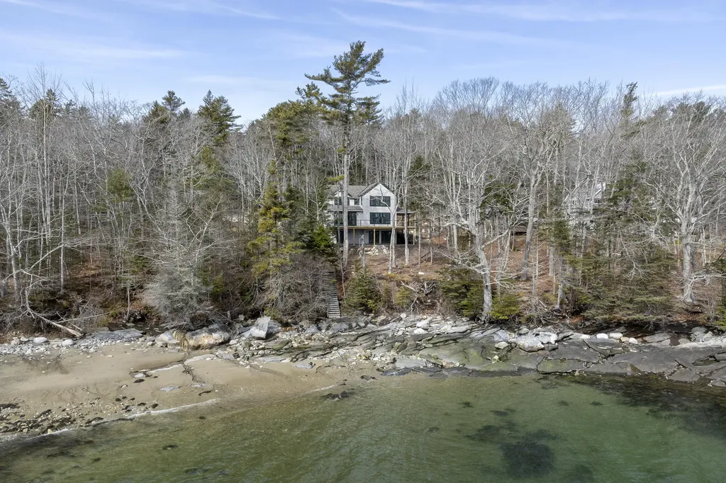 31 Viking Way Bristol ME 04539