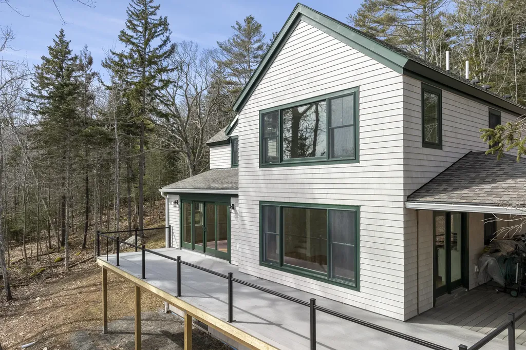 31 Viking Way Bristol ME 04539