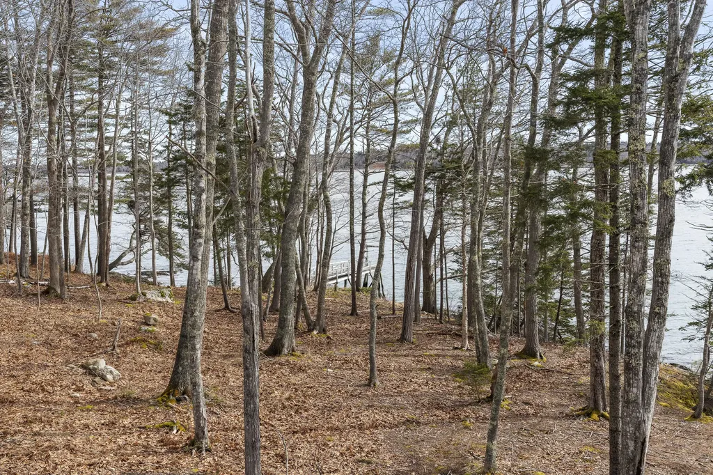31 Viking Way Bristol ME 04539