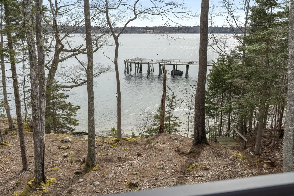 31 Viking Way Bristol ME 04539