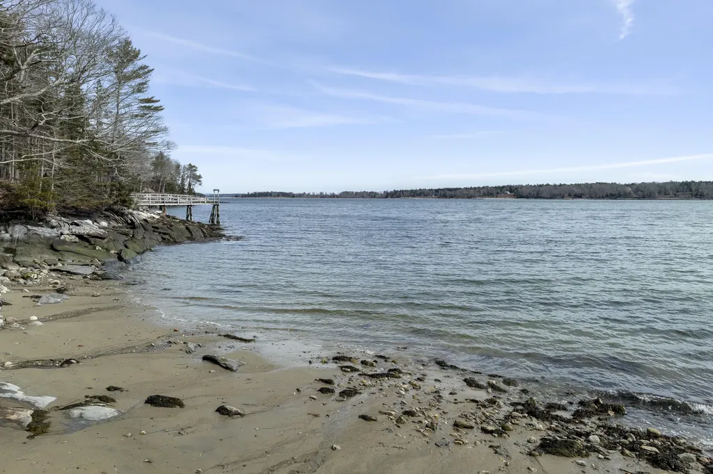 31 Viking Way Bristol ME 04539