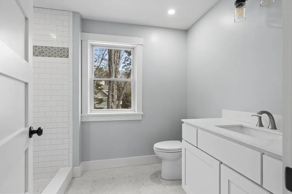 31 Viking Way Bristol ME 04539