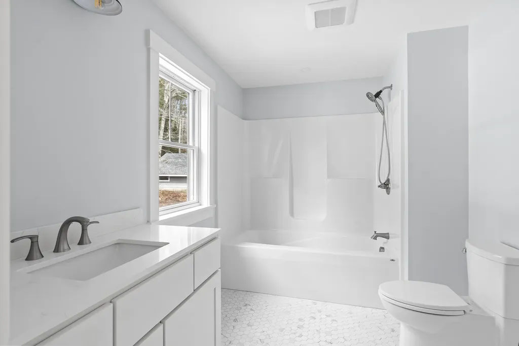 31 Viking Way Bristol ME 04539