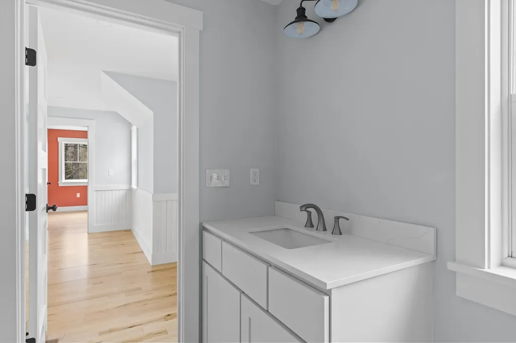 31 Viking Way Bristol ME 04539