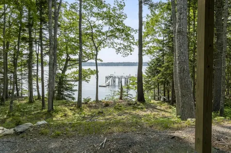 31 Viking Way Bristol ME 04539