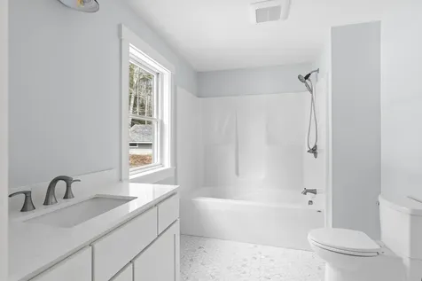 31 Viking Way Bristol ME 04539