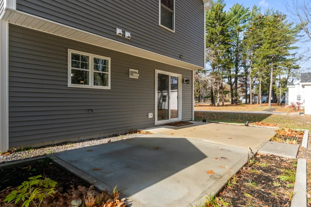 11 Neptune Drive Brunswick ME 04011