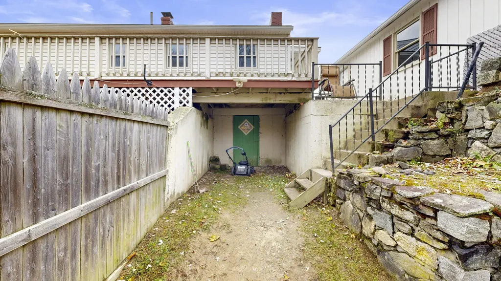 4 Carson Street Auburn ME 04210