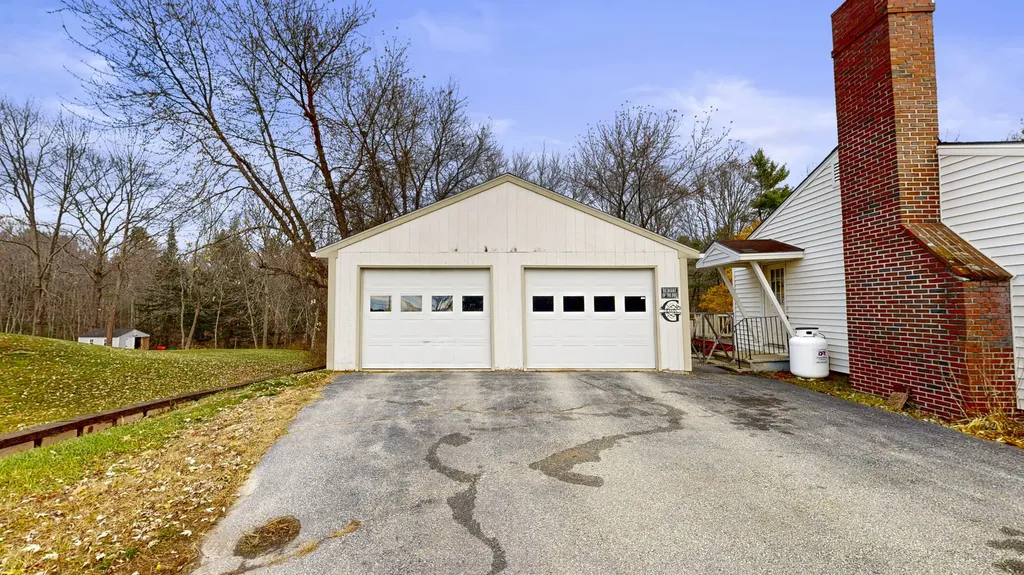 4 Carson Street Auburn ME 04210