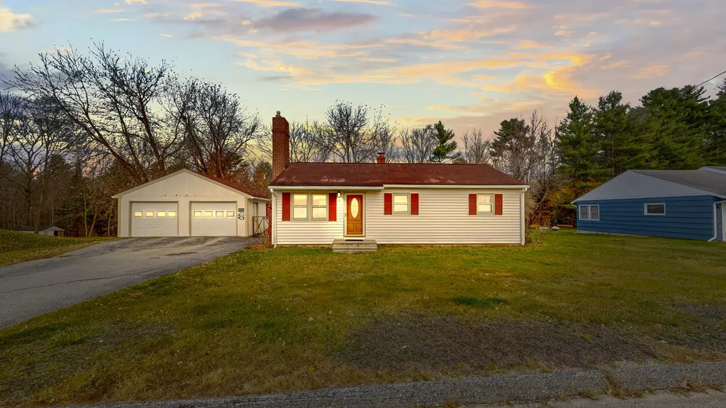 4 Carson Street Auburn ME 04210