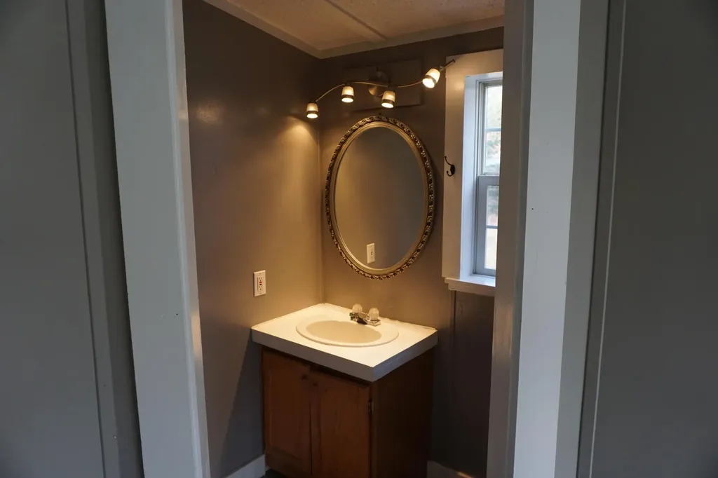 661 Park Street Paris ME 04281