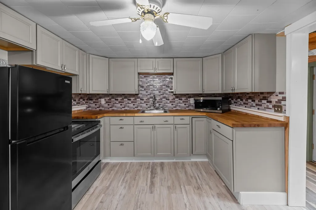 163 Silvers Mills Road Dexter ME 04930