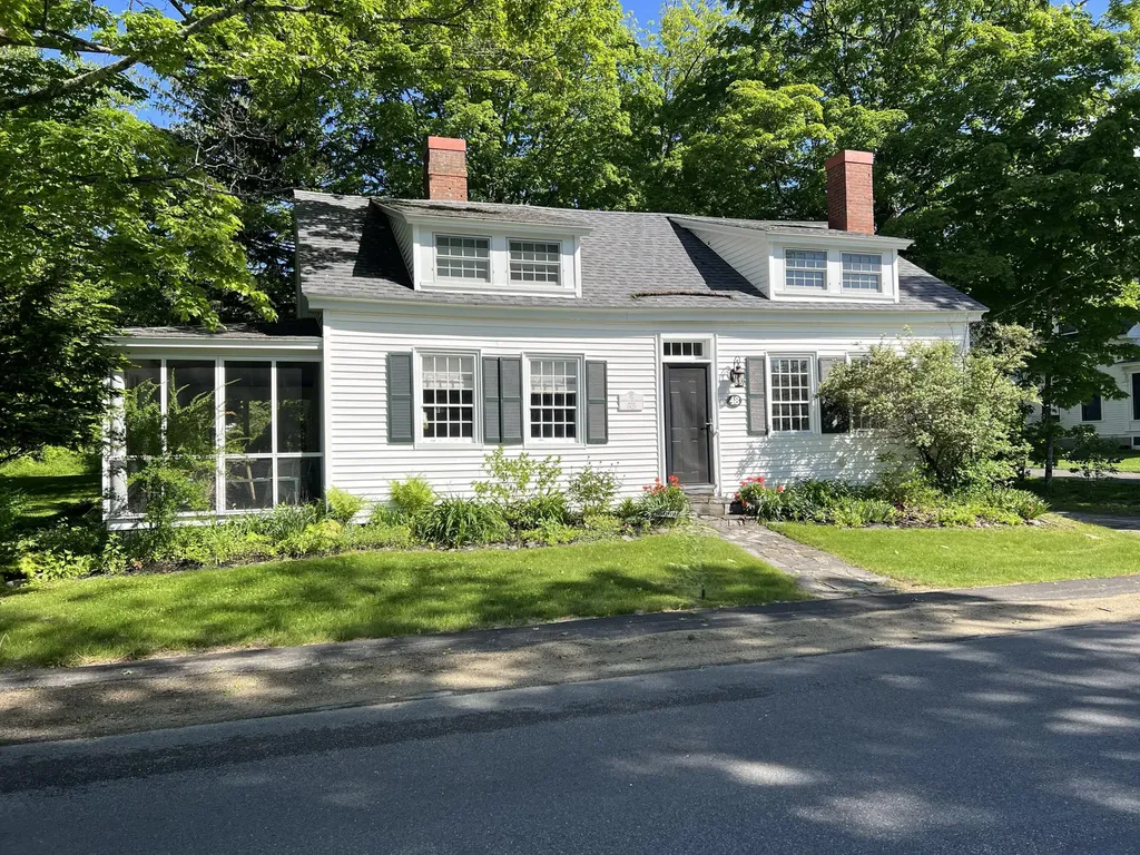 48 Lincoln Street Paris ME 04281