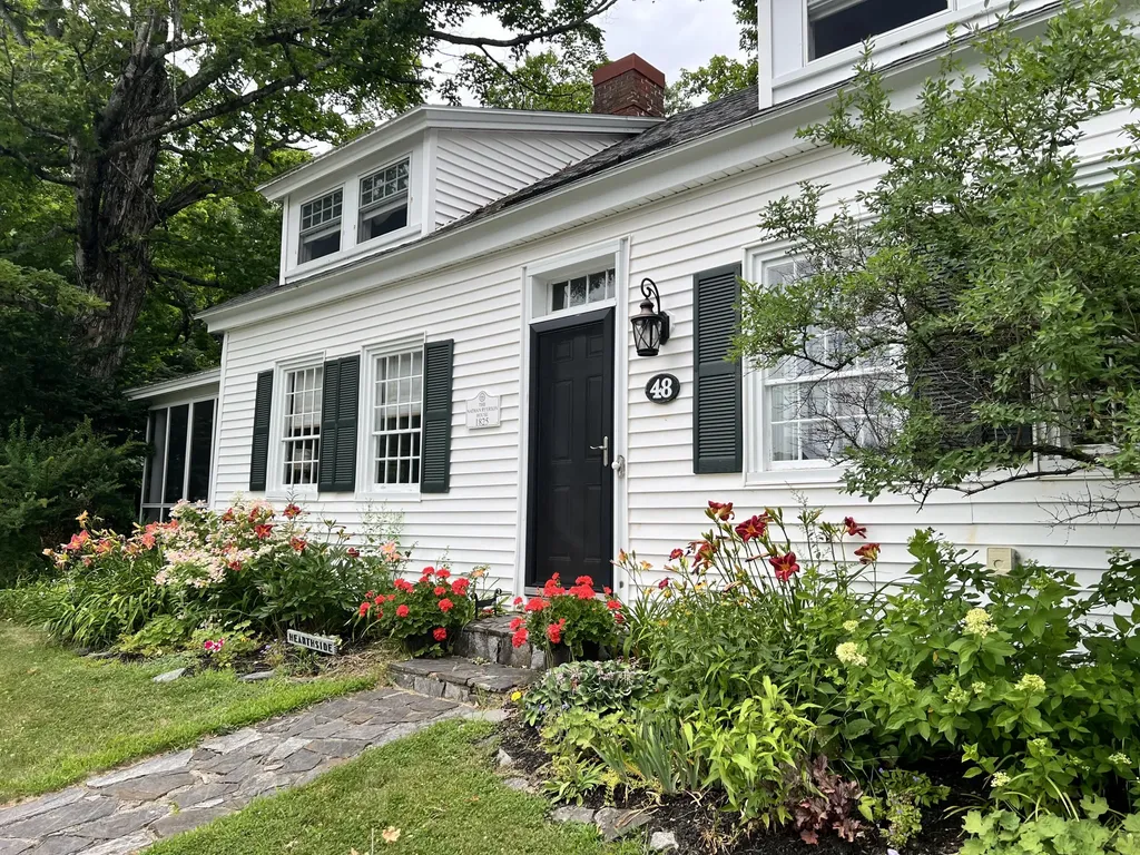 48 Lincoln Street Paris ME 04281